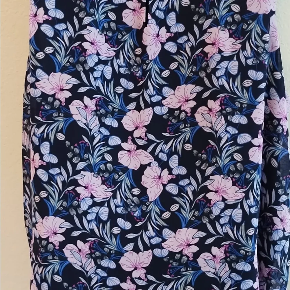 Vince Camuto Navy Floral Spring Injection Sleeveless Roundneck Blouse Sz XXL. - Image 2