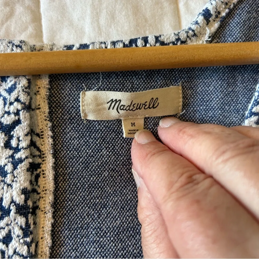 Madewell Floral Jacquard Button-Back Top in Classic Indigo. Size Medium. - Image 5