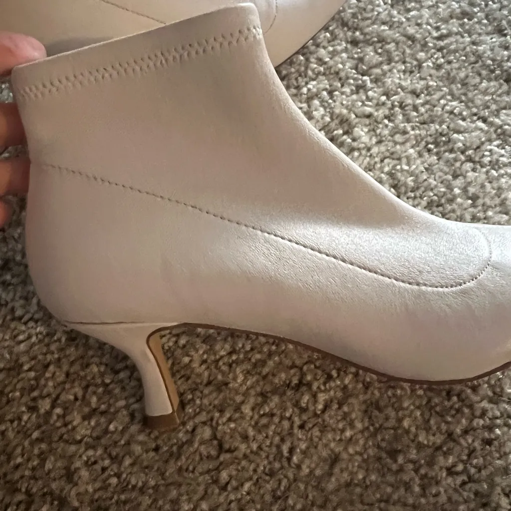 Something Navy cream ankle bootie kitten heels 7 stretchy pull on pointy toe - Image 5