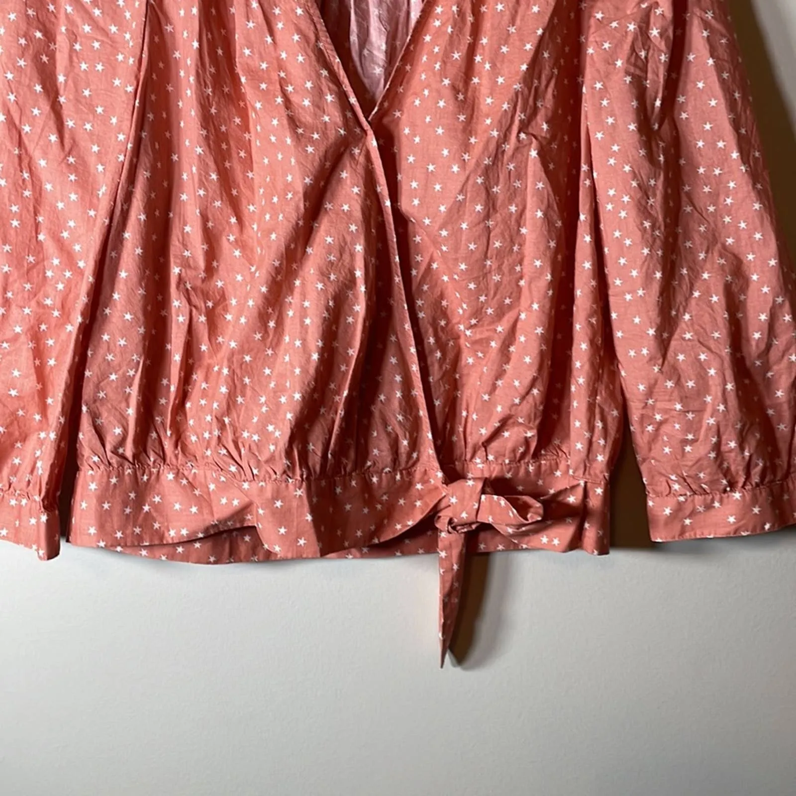 Madewell Pink Coral‎ & White Wrap Long Sleeve Top in Star Scatter Size M - Image 5