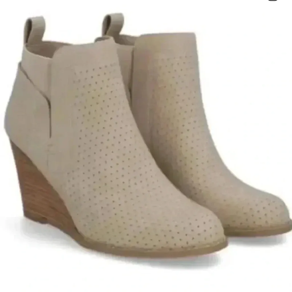 New! DV by Dolce Vita Womens Booties Gerdy‎ Beige Vegan Leather Wedge Sz 6.5 Tan - Image 6