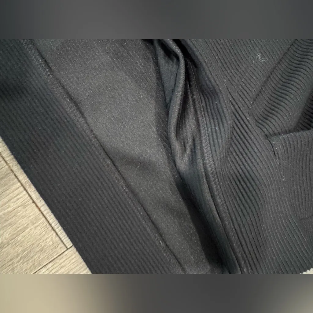 Zella Men's Black Zip-Up Sweater - Image 9