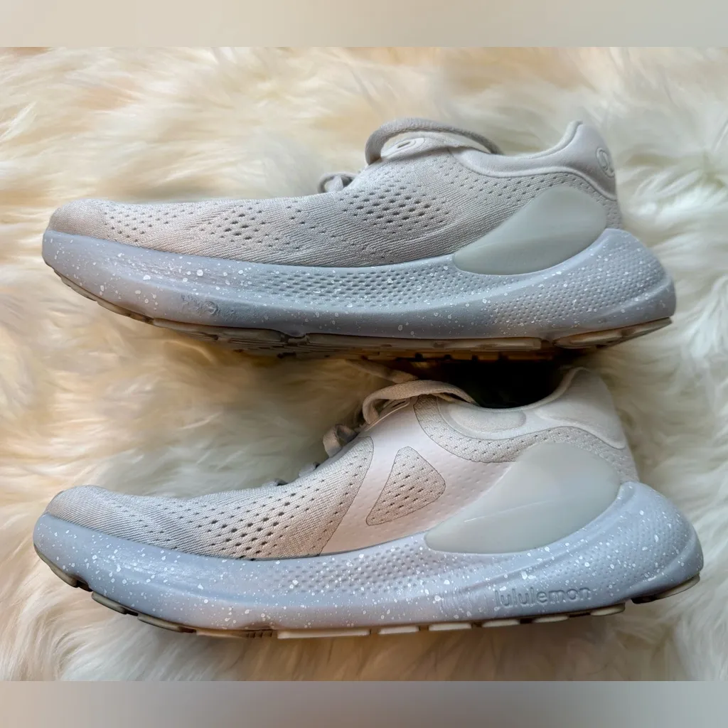 Lululemon  BeyondFeel Running Shoe Size 7.5 - Image 4