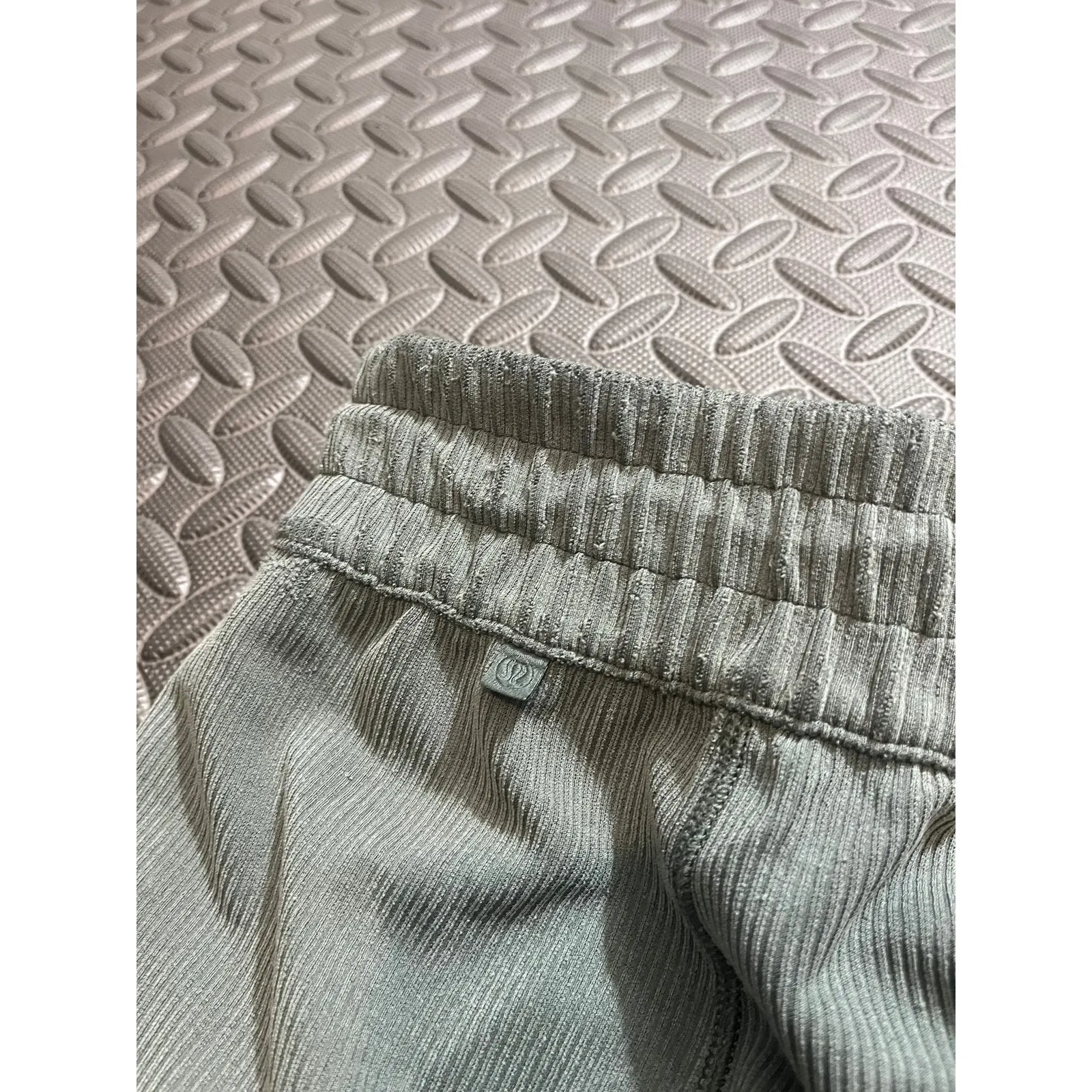 Lululemon  Ribbed Softstreme Flared Pant Regular Green Womens Size 8 - Image 9