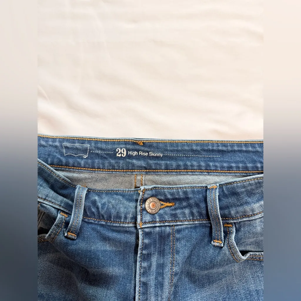 Levi's Women's Skinny Jeans in Classic Denim - Image 5