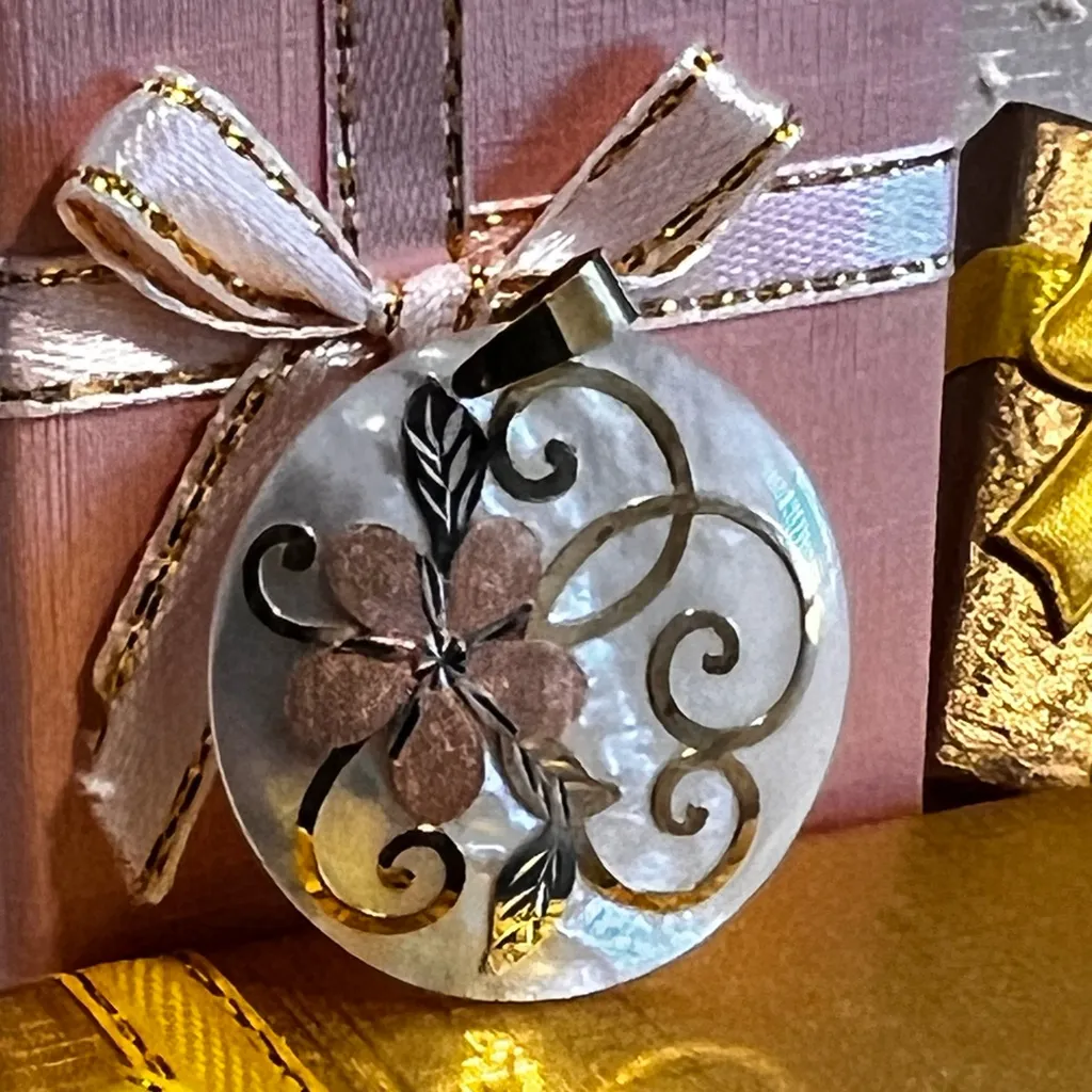 14K Multi Toned Gold Mother Of Pearl Pendant - Image 4