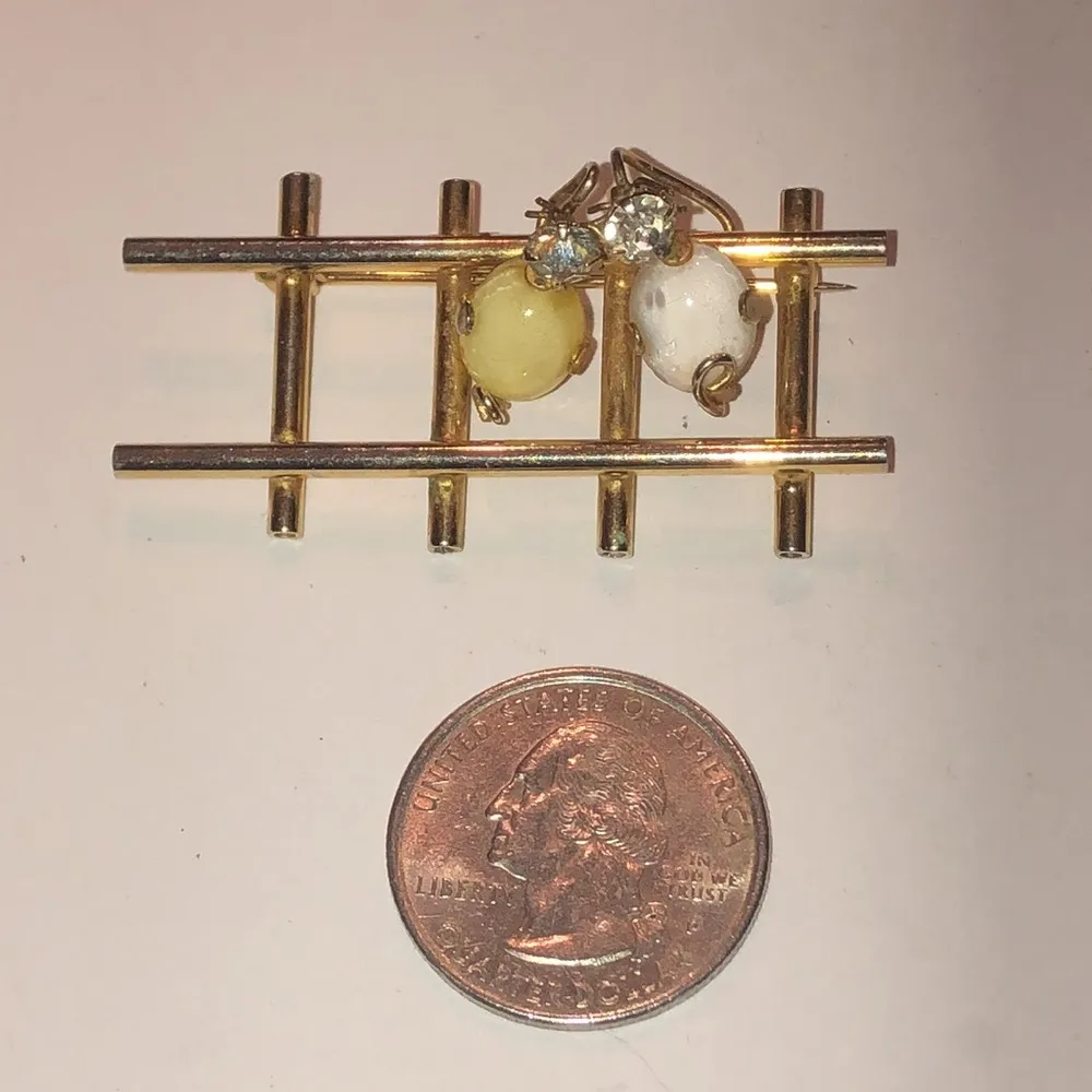 Vintage Gold Tone Glass Jelly Belly CZ Rhinestone Birds Brooch Shoulder Pin - Image 2