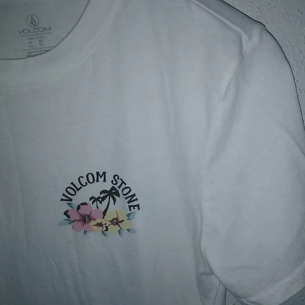 Volcom M The Volcom Stone Off the Island Enchanted Top in White - Image 2