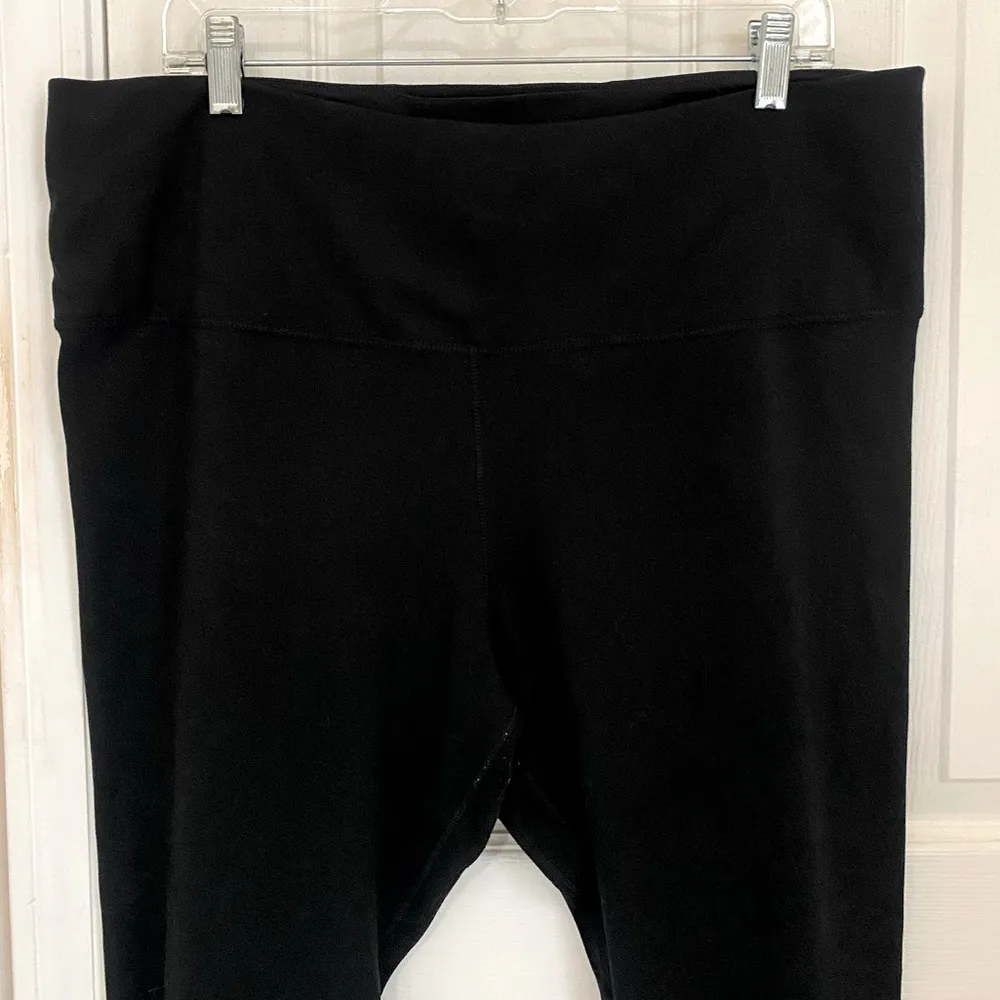 NIKE Women’s Cropped Dri-Fit Leggings with Swoosh in Black - Image 2