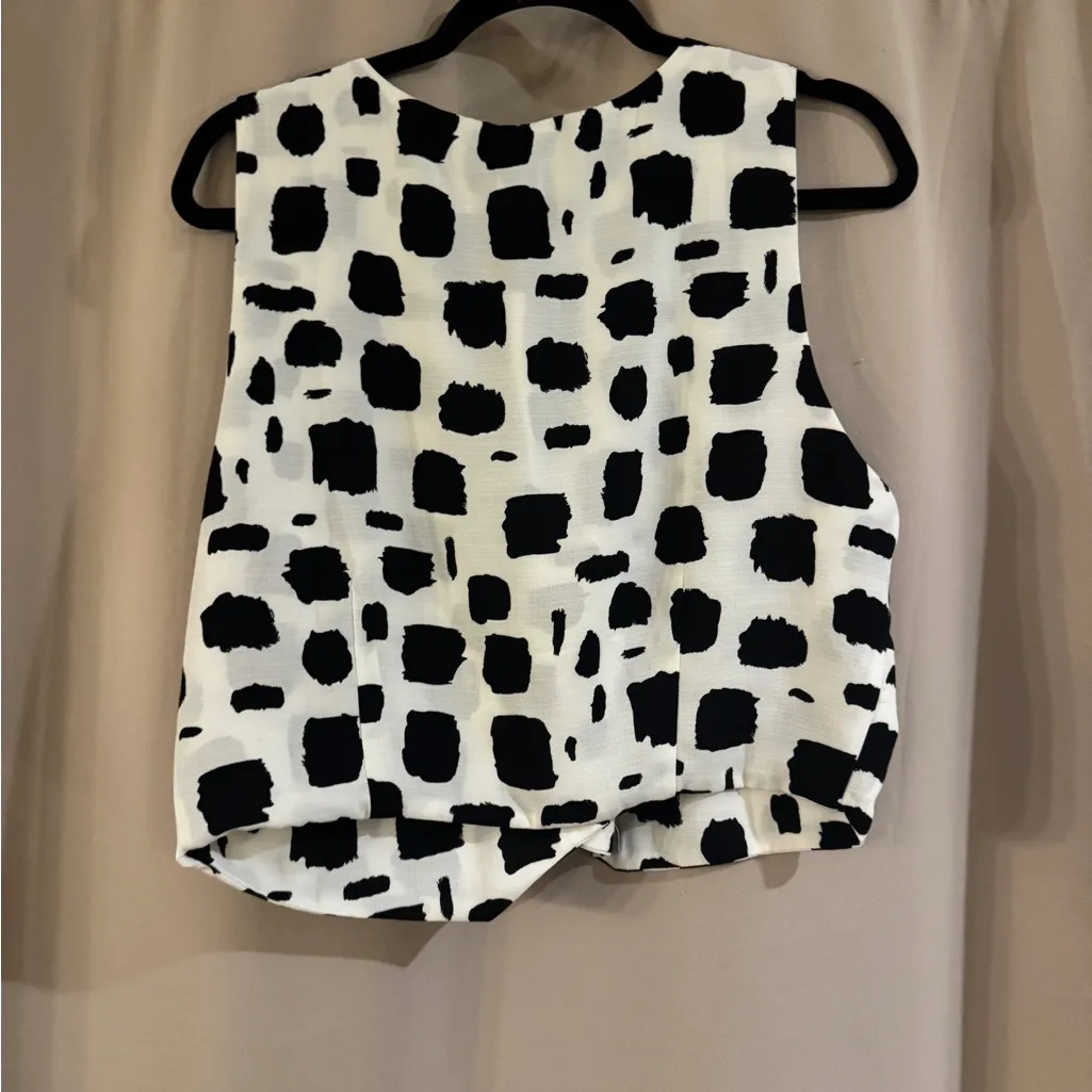 Sweet Rain Black and White Patterned Vest - Image 2