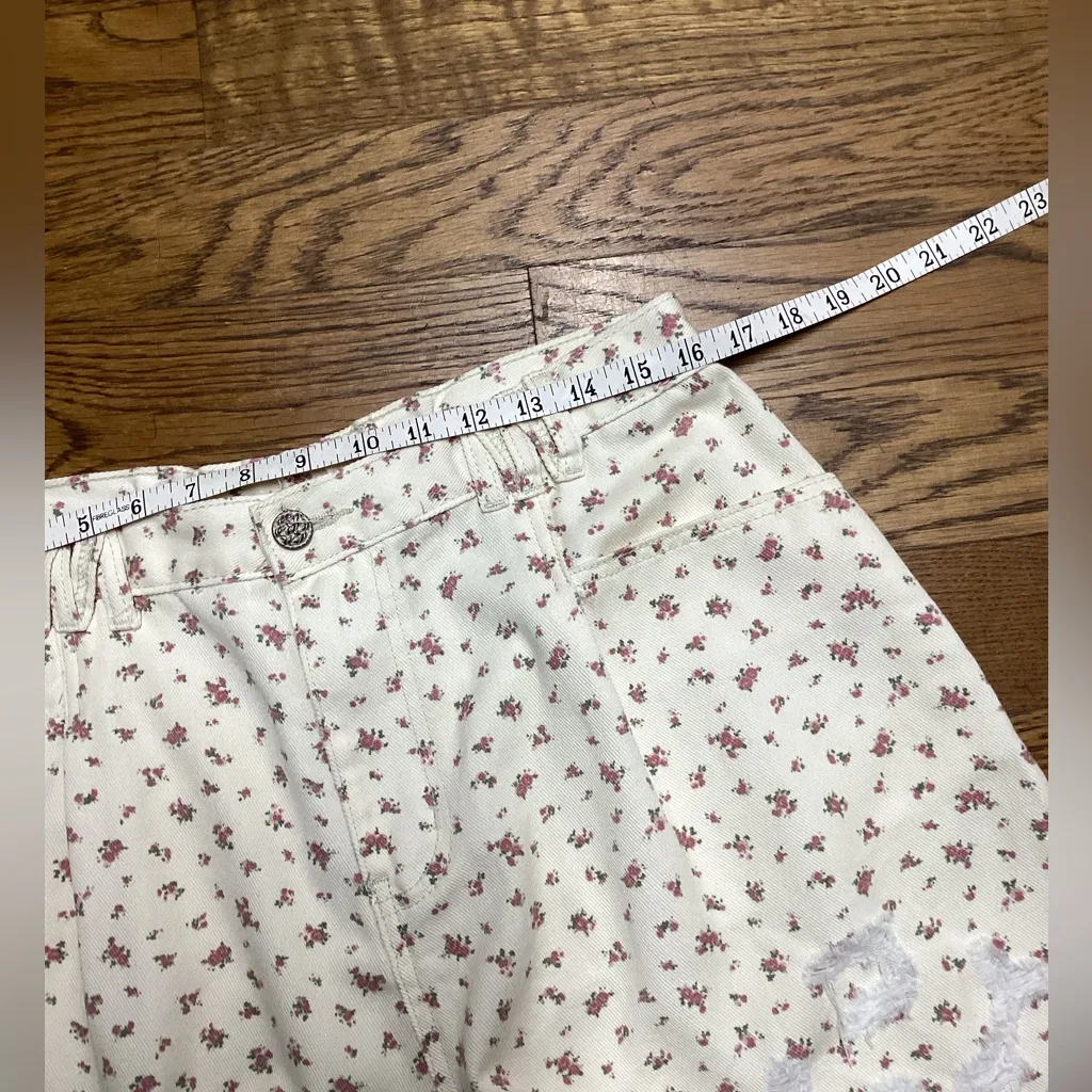 POL  Emmy shorts. Size Medium - Image 9