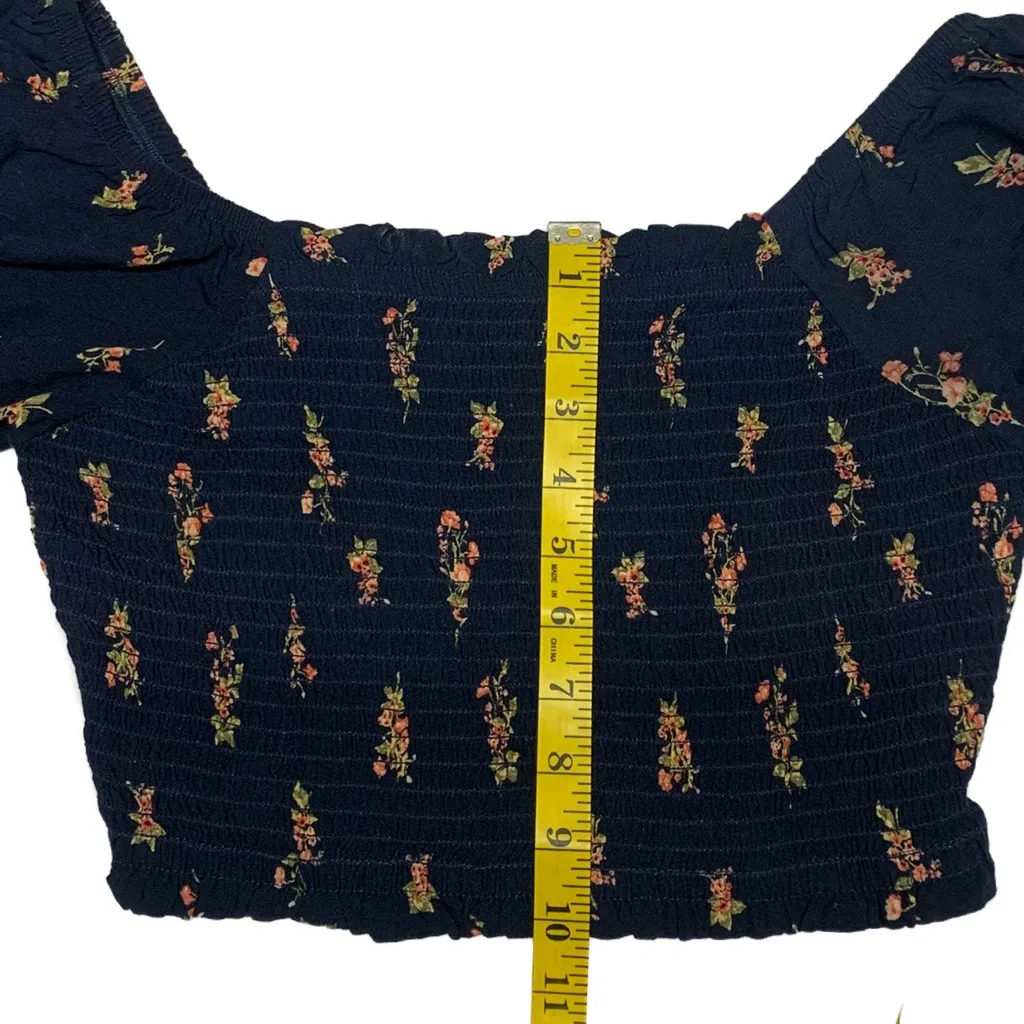 Xhilaration Blue Cropped Floral Smocked Balloon Sleeve Top - Image 9