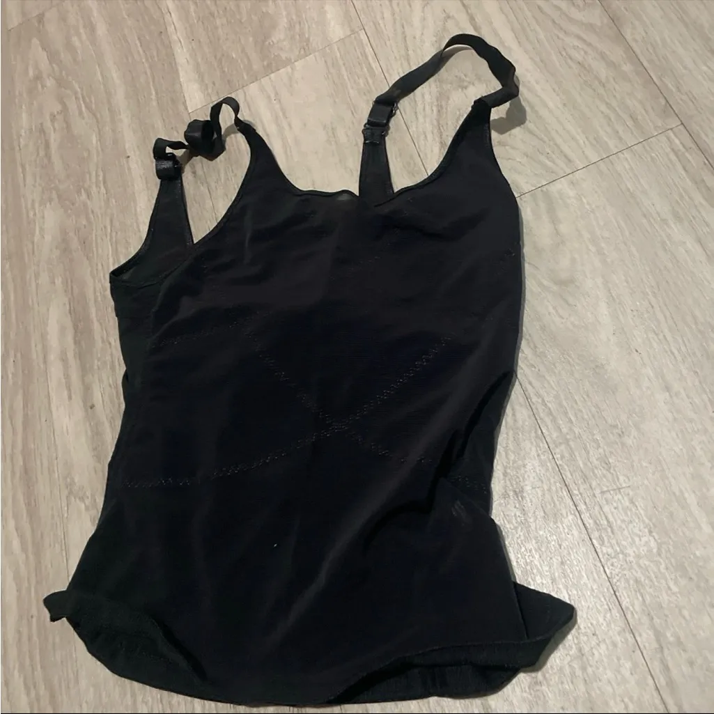 Sleek Black Women's Shapewear Top Size L - Image 2