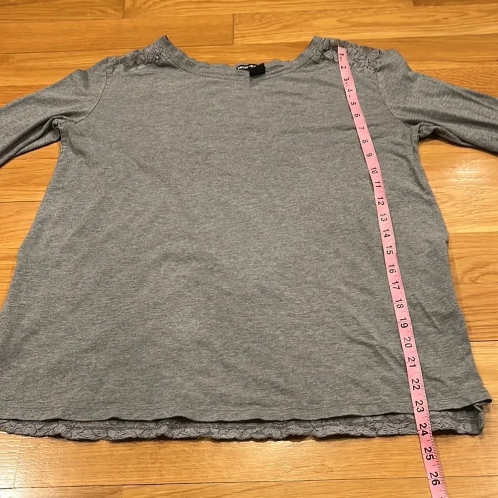 DKNY jeans gray top size large . - Image 5