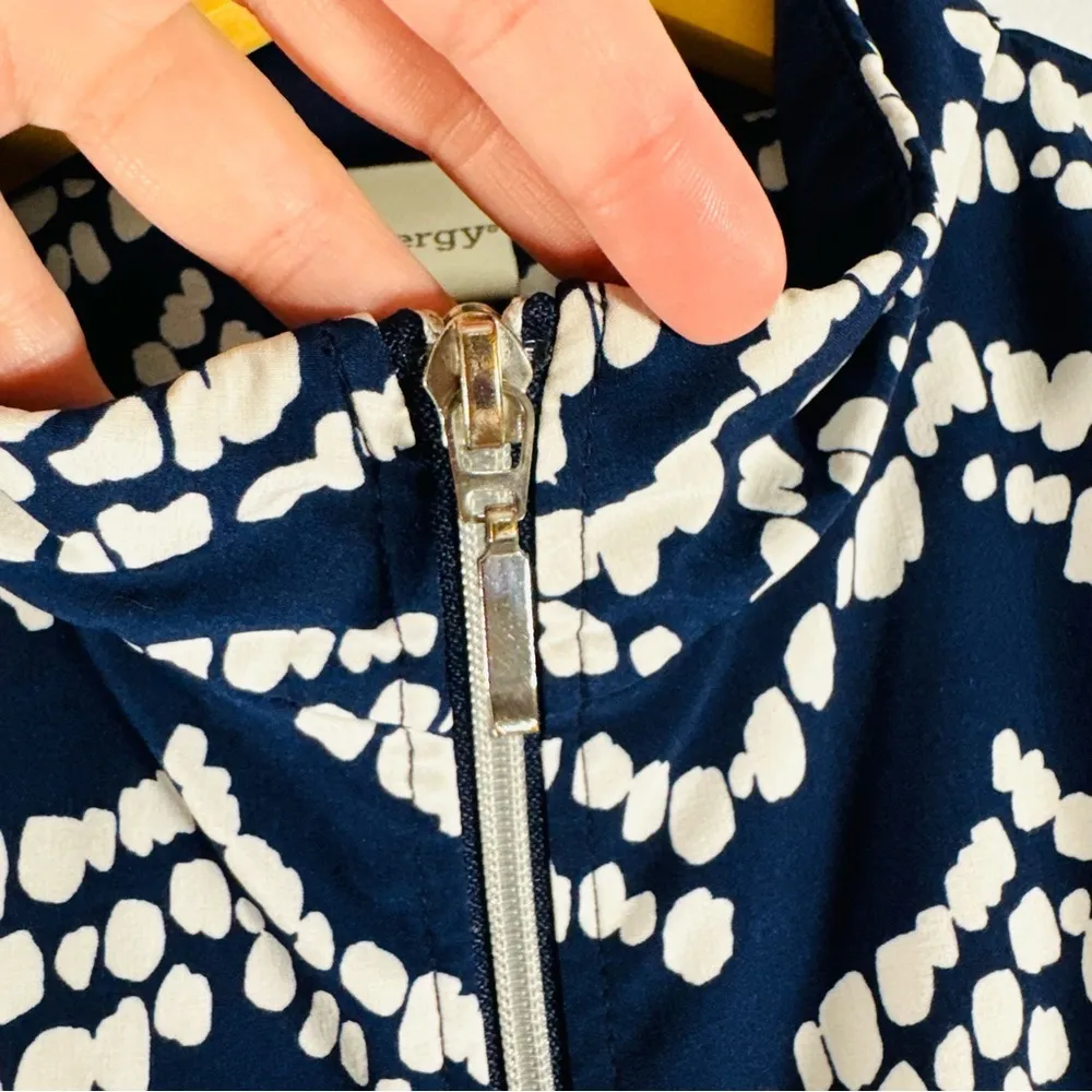 Chico’s Zenergy Athletic Blue Patterned Lightweight Zip Jacket size Large - Image 4