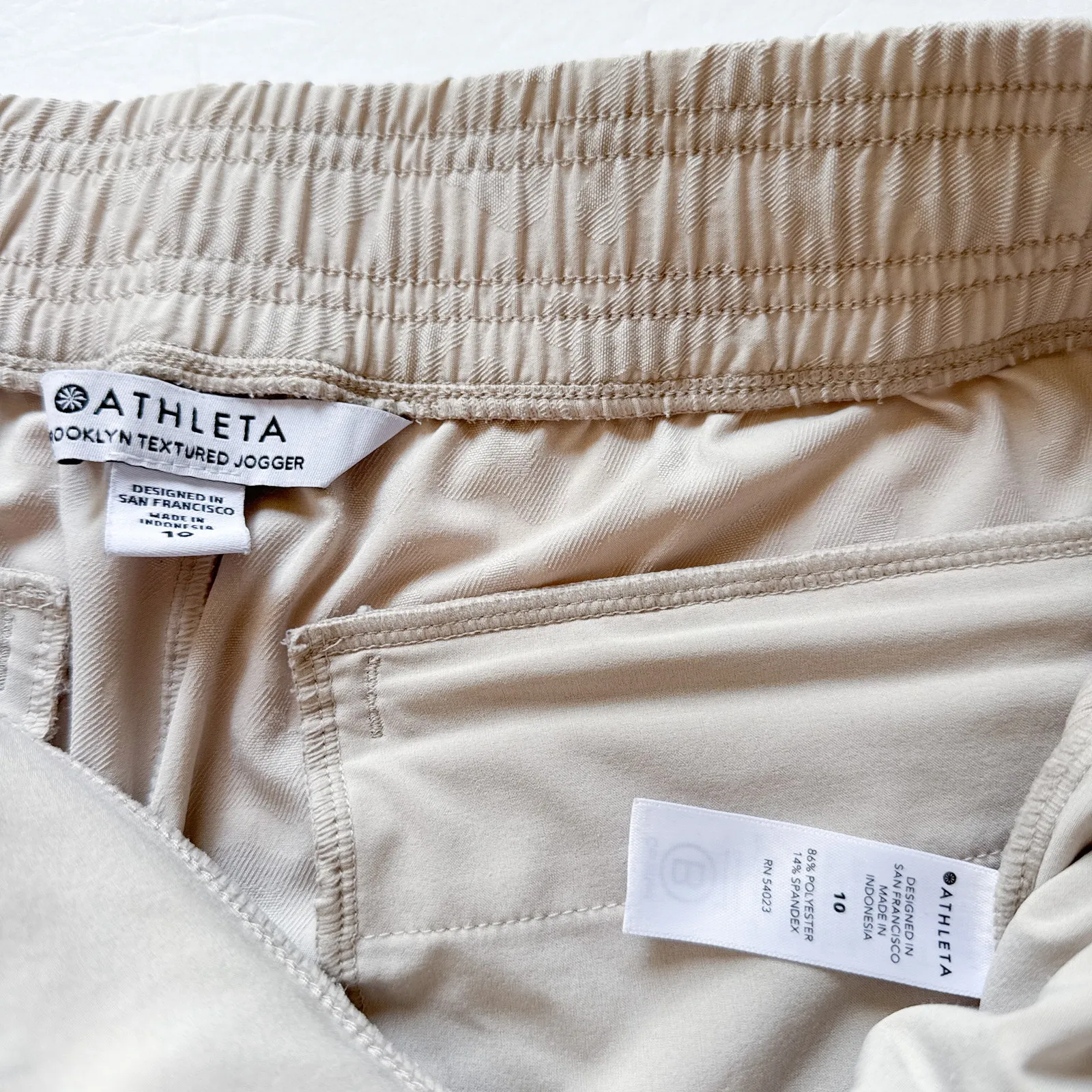Athleta Brooklyn Textured Leopard Joggers Abalone Beige Cream Size 10 - Image 4