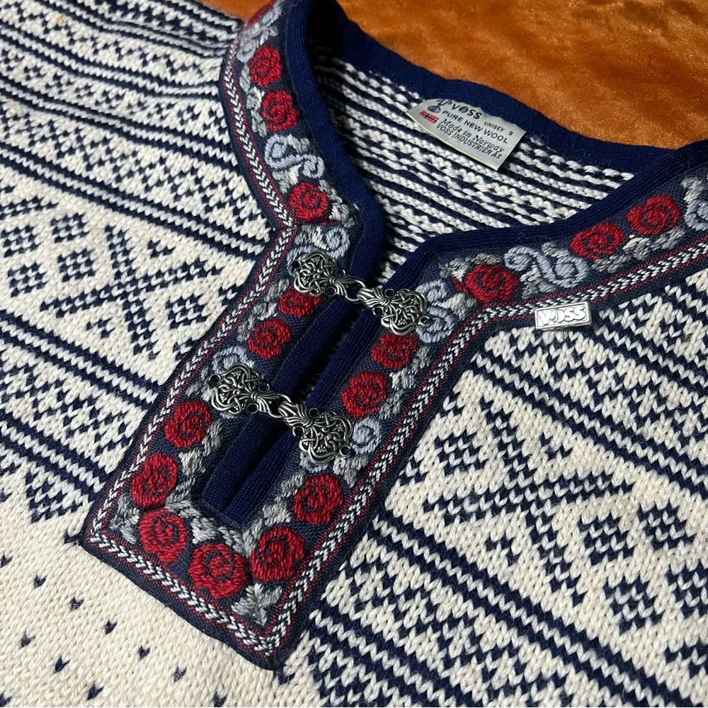 Voss Norway Fair Isle Wool Pullover Sweater metal clasps white blue red small - Image 2