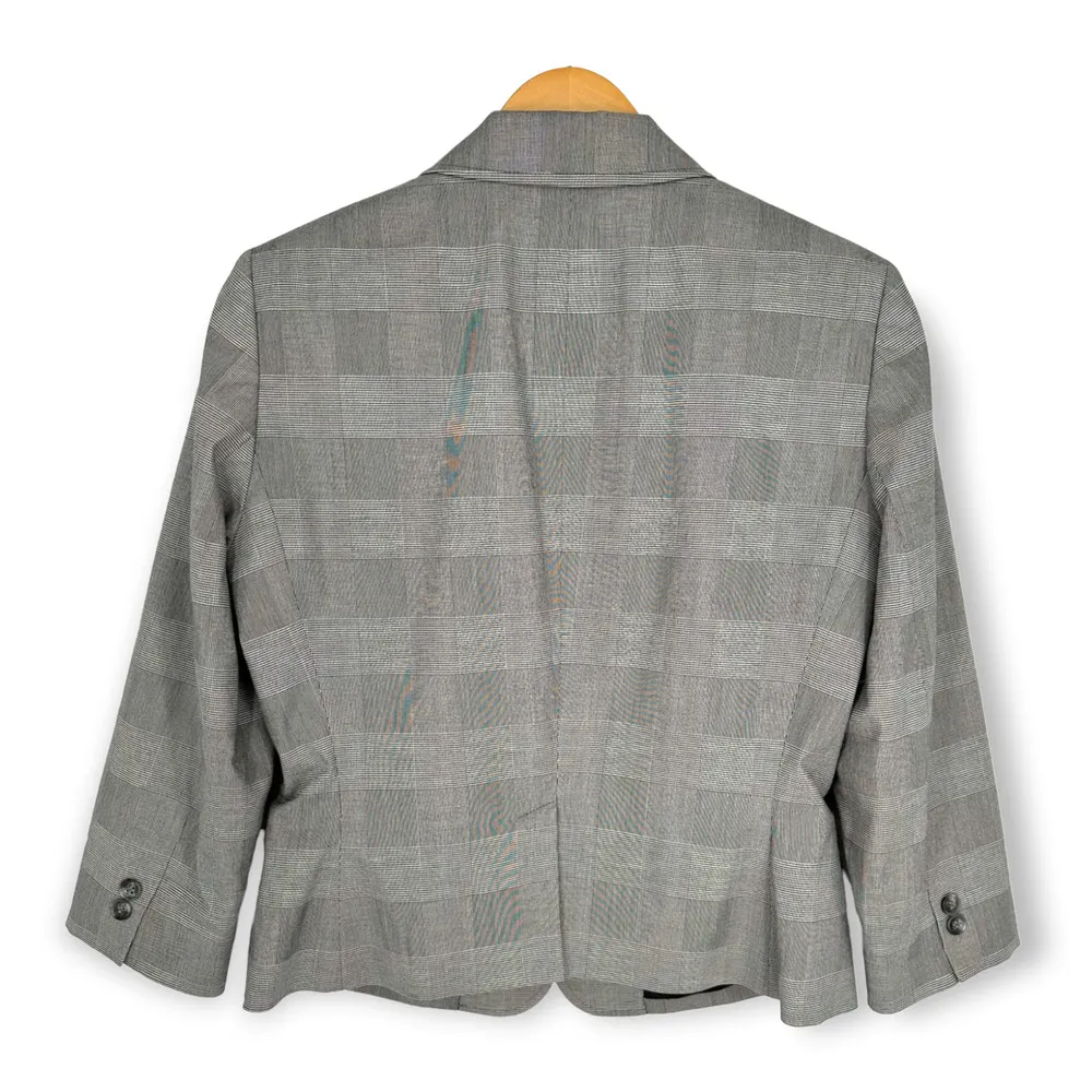 Calvin Klein | Size 6 - Medium | Grey Plaid Classic Cropped Length Blazer Jacket - Image 4