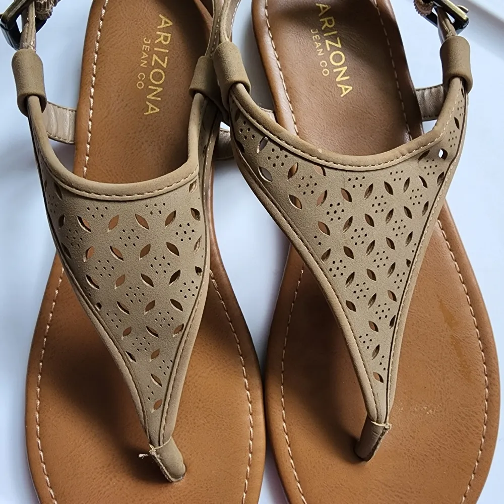 Arizona Seymour laser cut thong sandals size 10 - Image 3