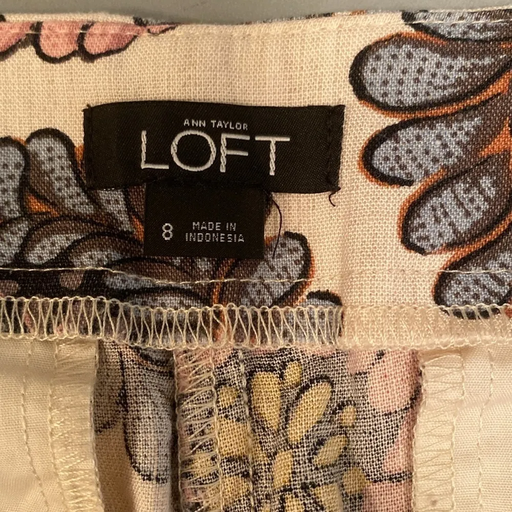 LOFT Linen Blend Dress Shorts  Lilac Blue Dahlia Cream Floral Size 8 - Image 5