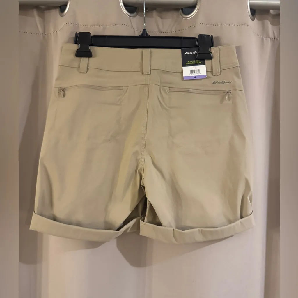 NWT Eddie Bauer Women's Beige Cargo Shorts - Image 2