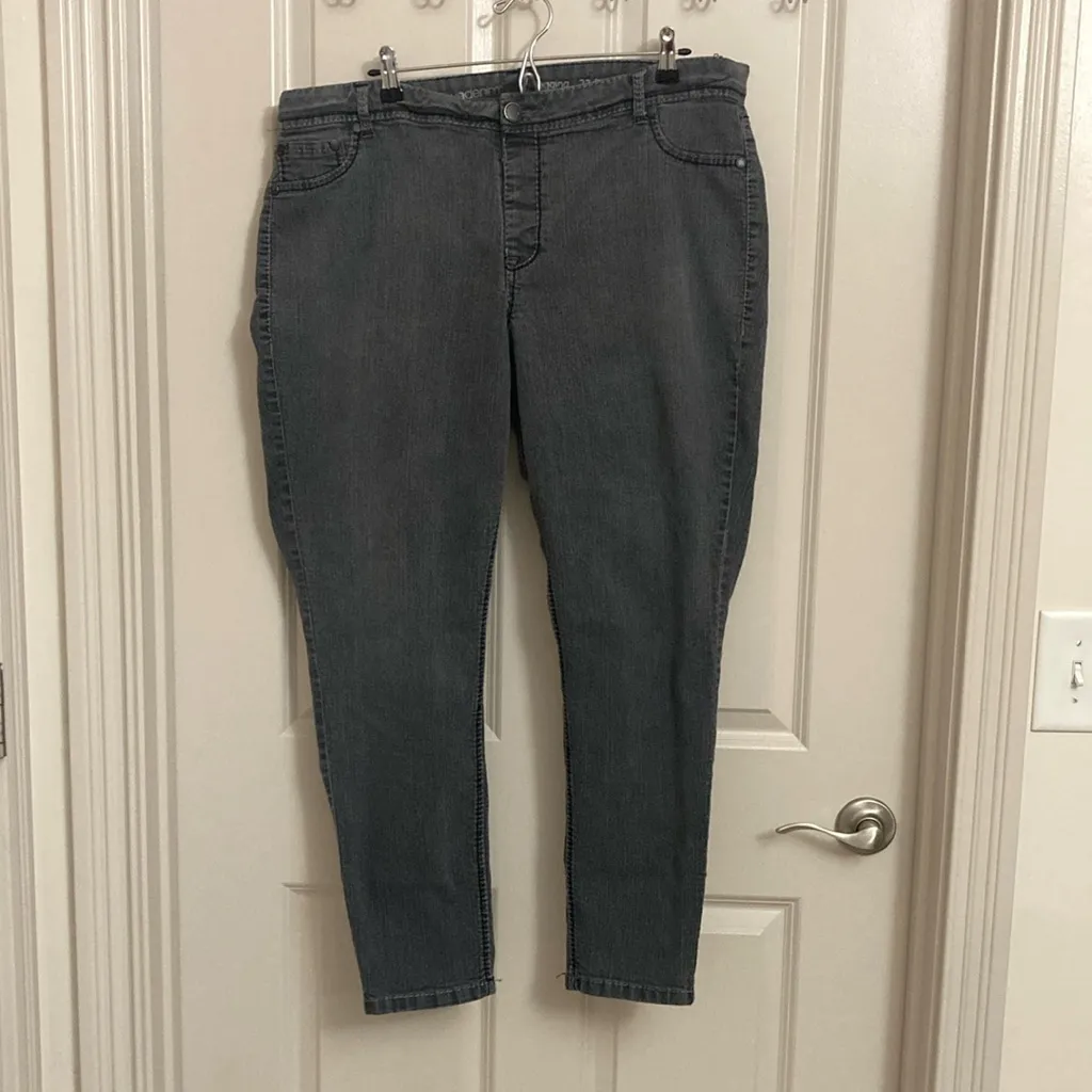 Gray-Black Avenue Denim Jegging Jeans - Image 3