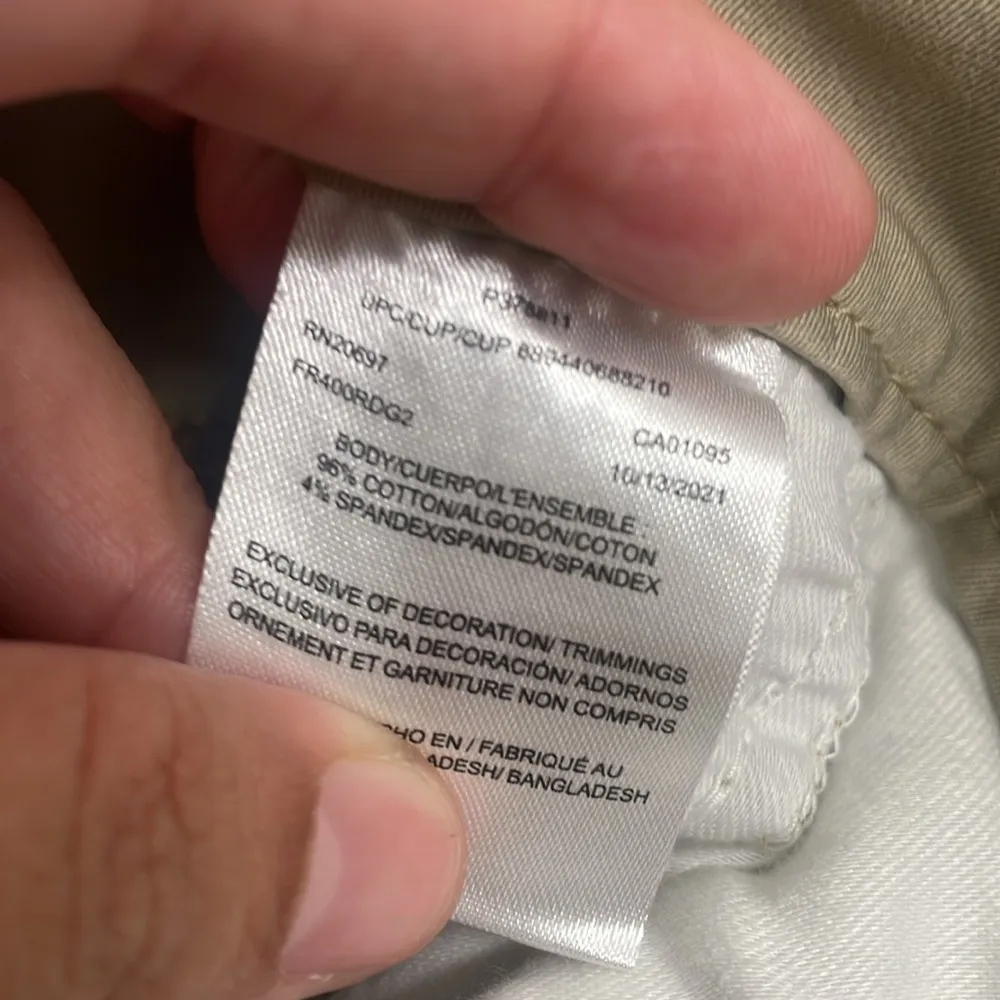 Dickies women’s perfect shape Khaki capris, new size 16 - Image 5