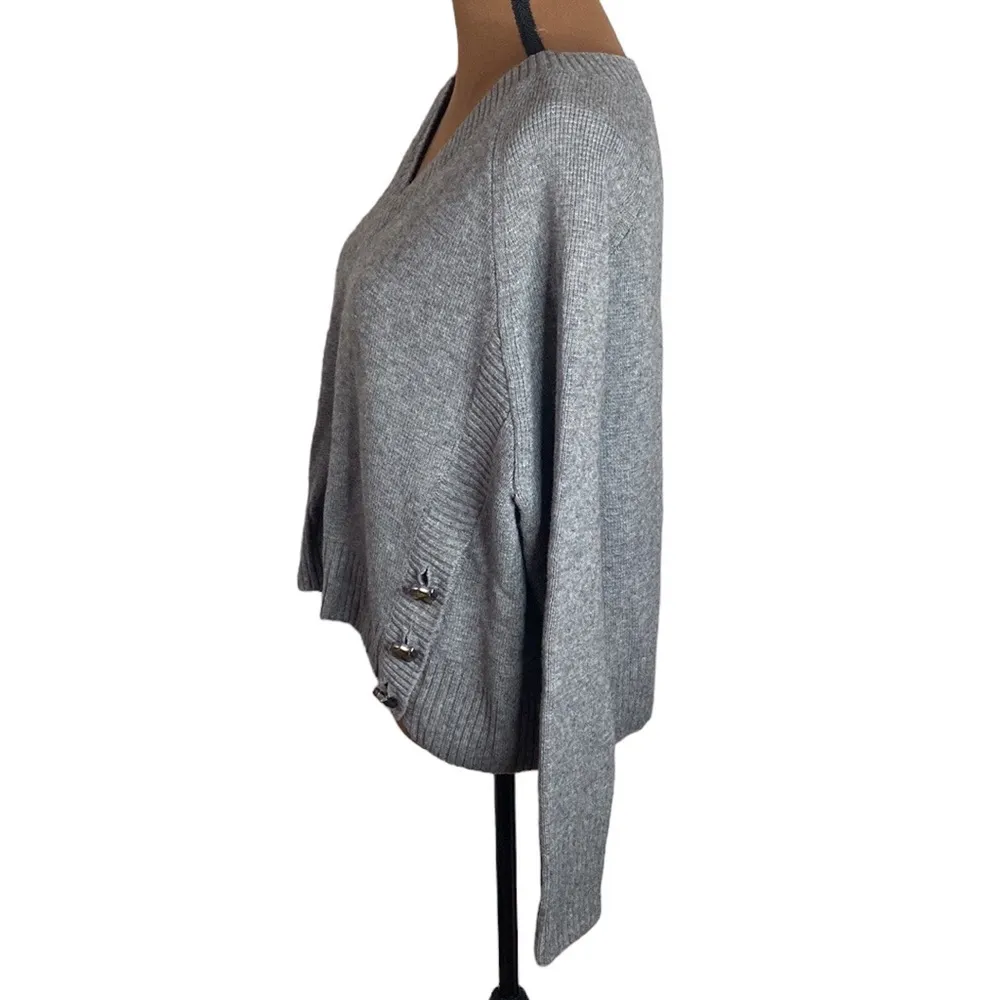 Tara Jarmon Promesse grey wool chunky knit button accent v - Image 6