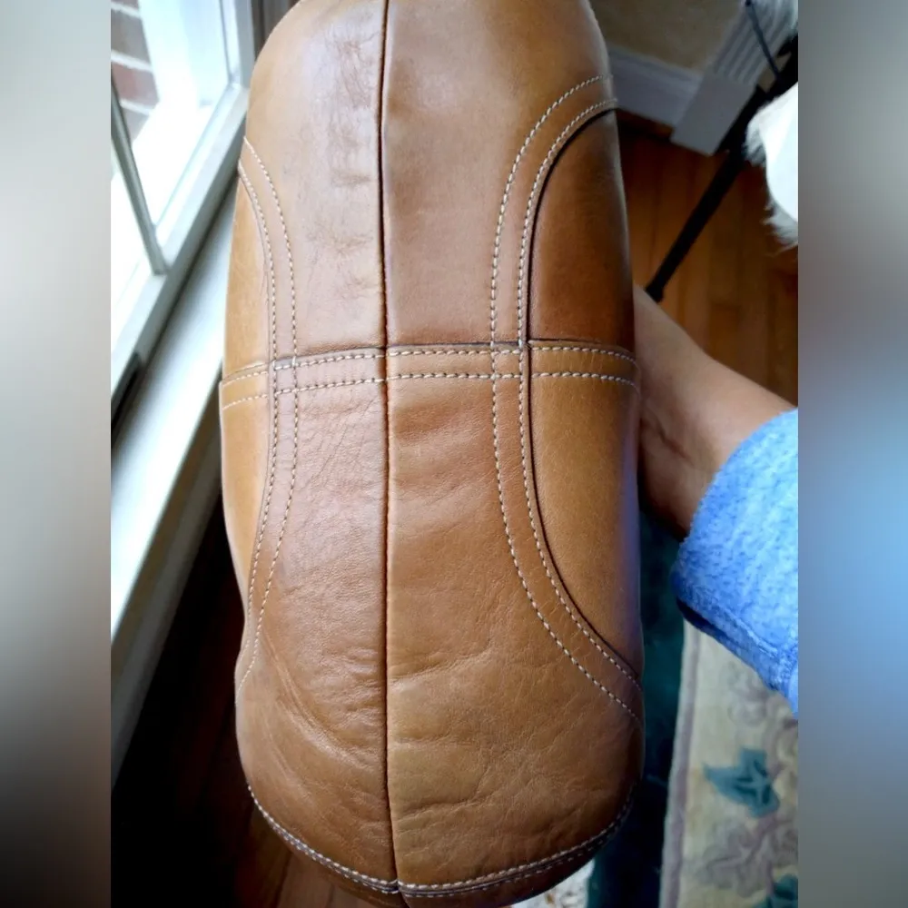 Coach Tan Leather Hobo Handbag In Vintage Classic Style Genuine Leather - Image 4