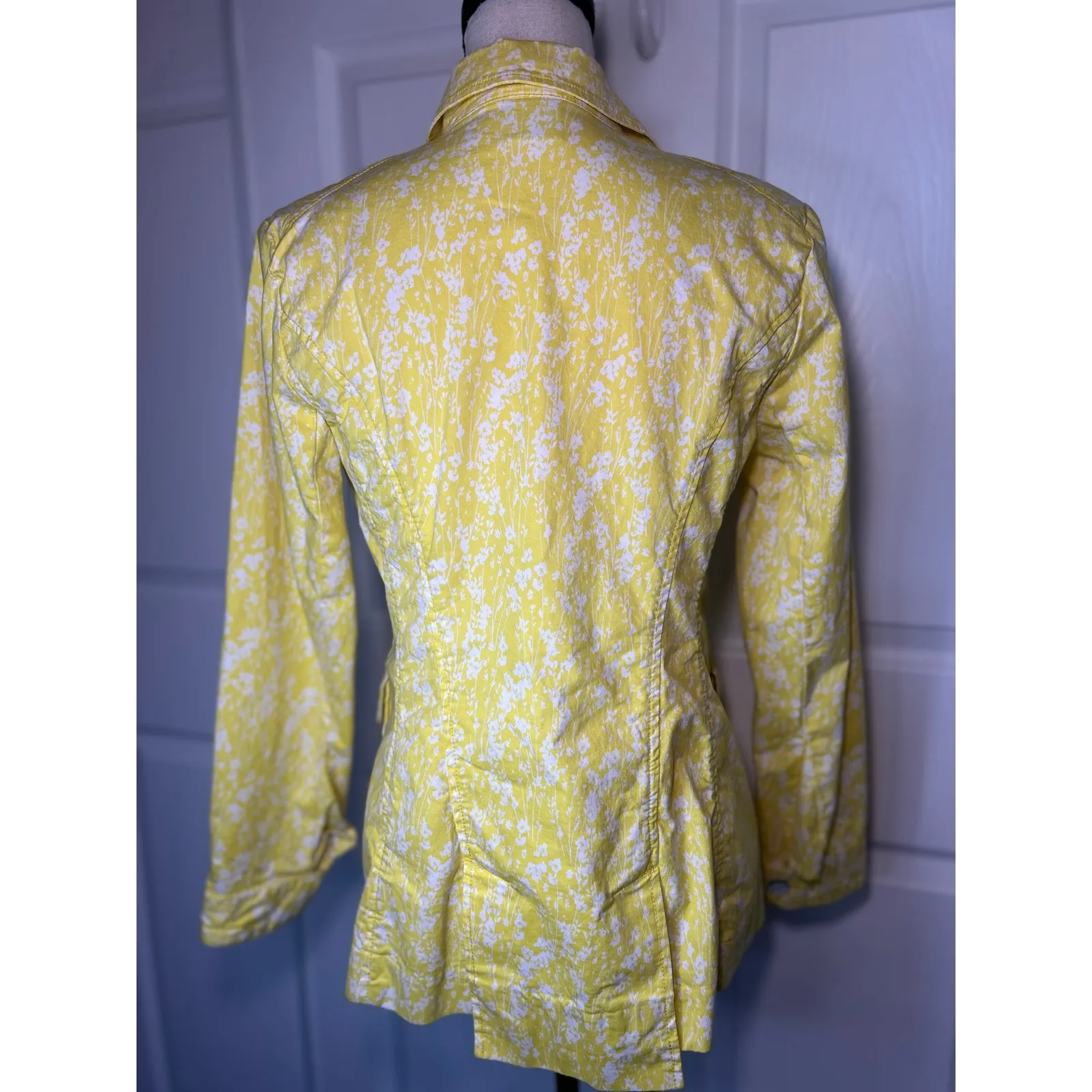 CAbi Yellow Floral Print Utility Jacket Button Front Lightweight Size Small - Image 3