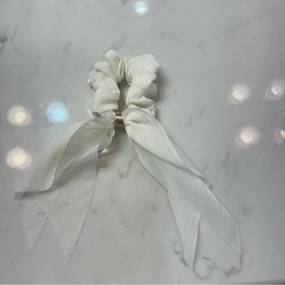 Ribbon Hair Scrunchie White - Image 3