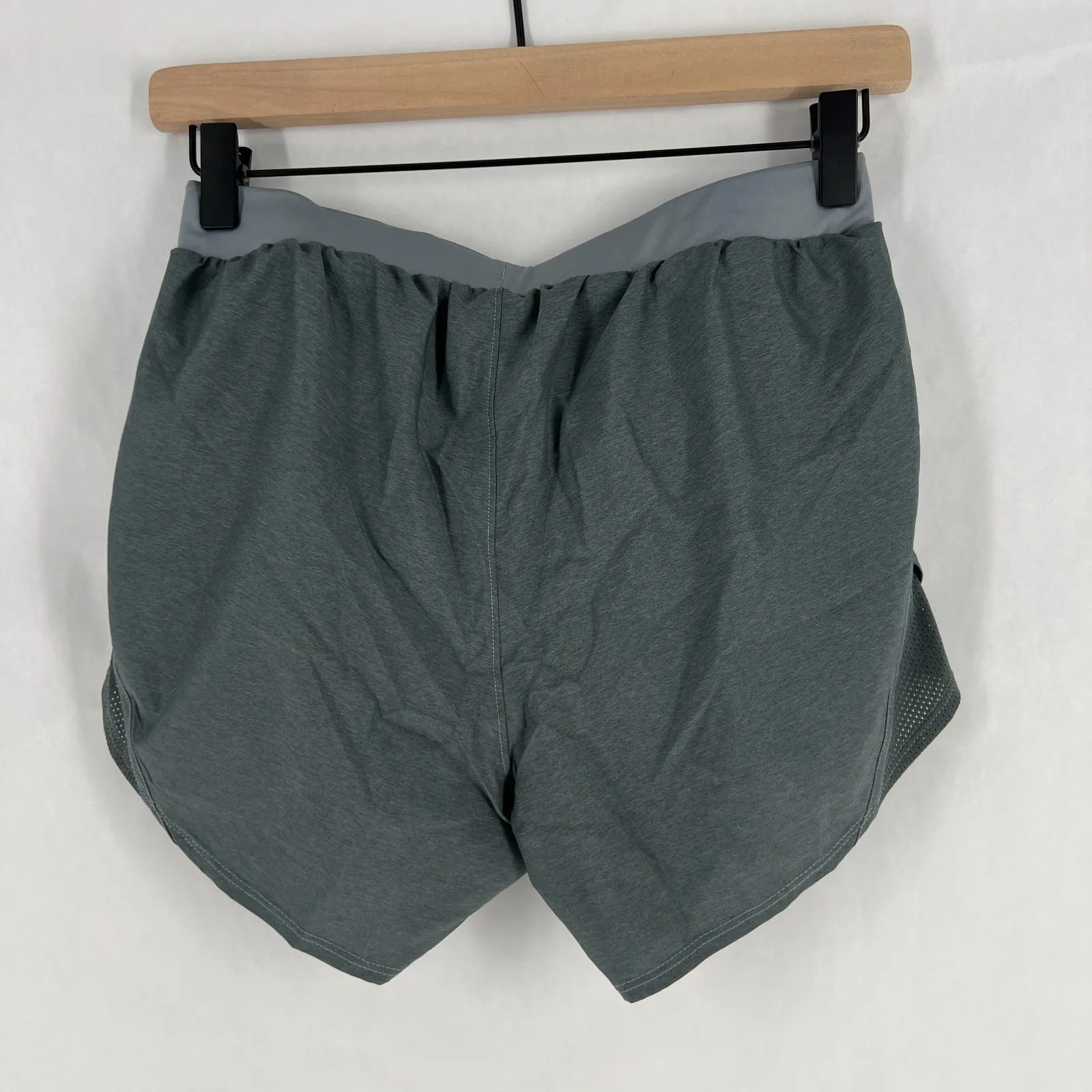 Under Armour Heatgear Fly By 2.0 Running Shorts Womens XS Gray Mesh Sweat Wicks - Image 7