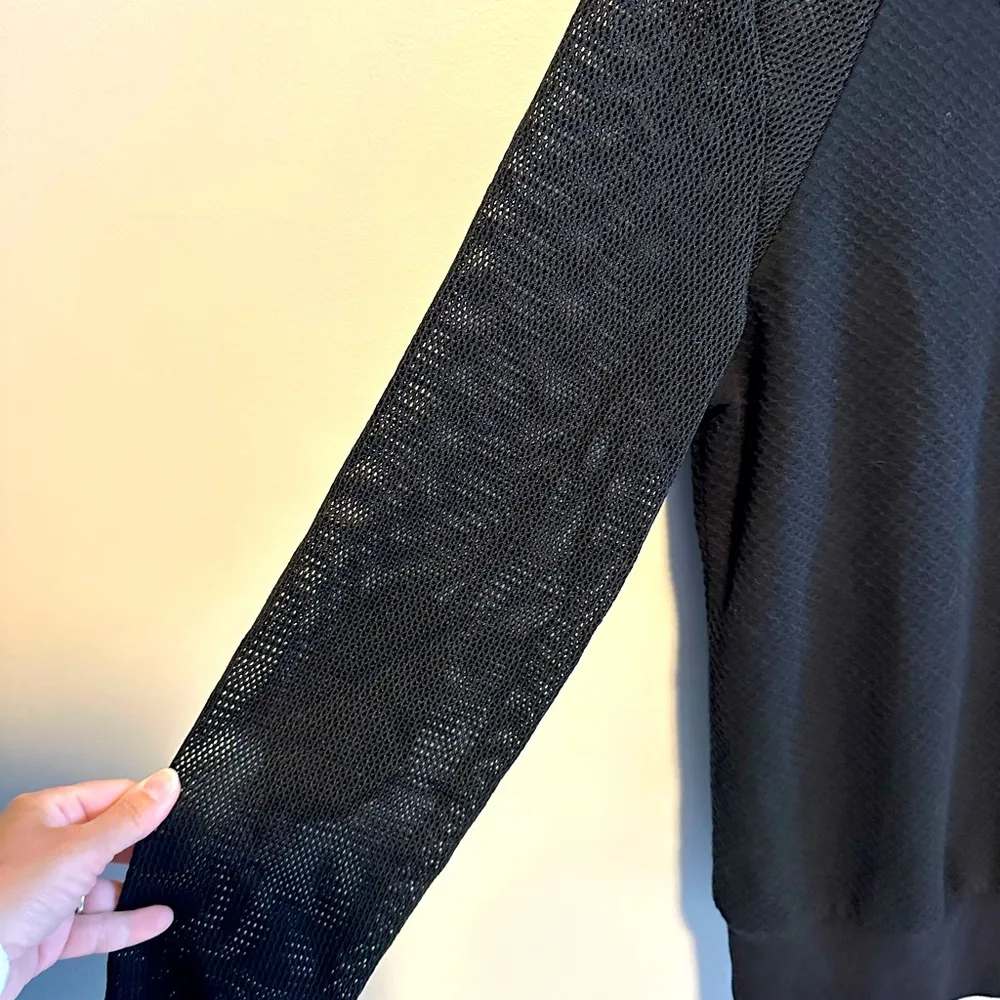 EUC black lightweight sweatshirt with mesh sleeves. Size Large - Image 4