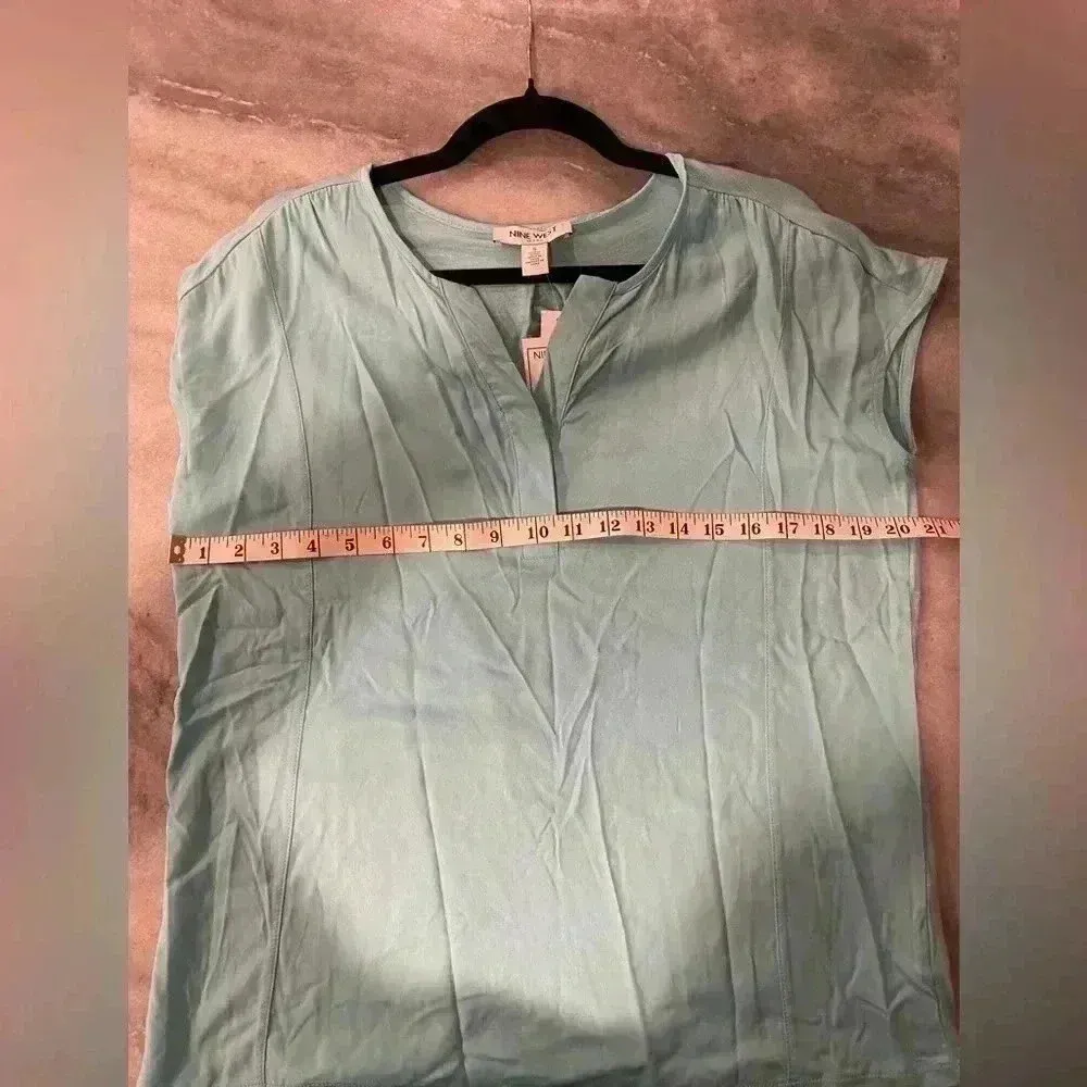 NWT Nine West Women’s V Neck Cap Sleeve Angel Blue Extra Soft Fashion Tee Sz S - Image 6