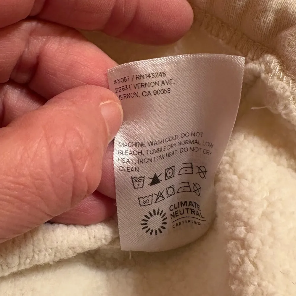 Skye Boyfriend Sweatpants in Fior Di Latte - Image 9