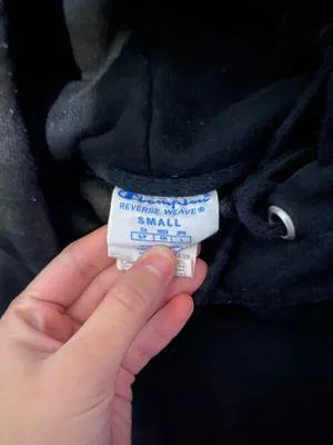 Champion hoodie - Image 4