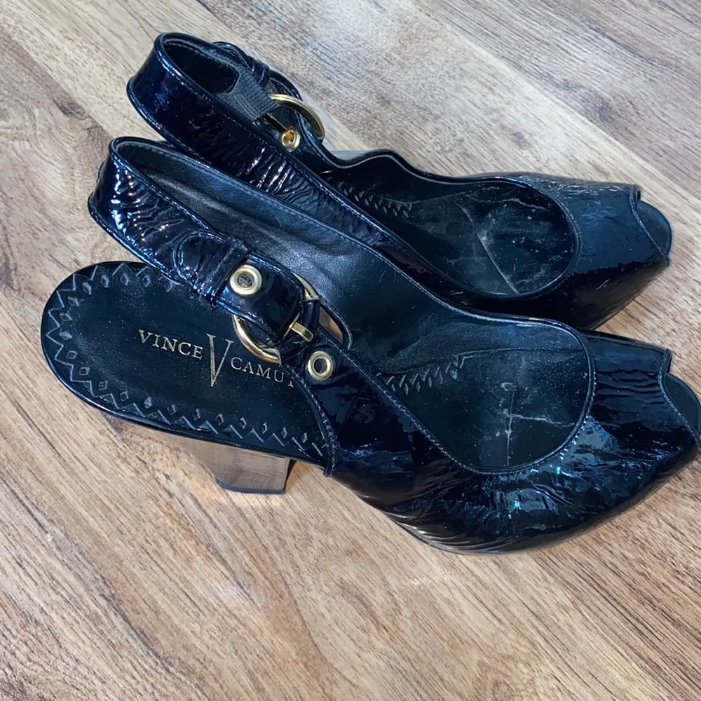 Vince Camuto Black Patent Leather w/ Chunky Heel & Peep Toe Shoes EUC Sz 10 - Image 2