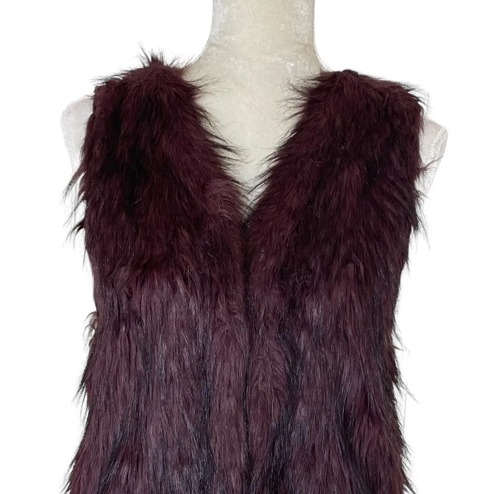 Sebby Collection Women’s Faux Fur Vest Size M Burgundy Knit Back Hook Closure - Image 4