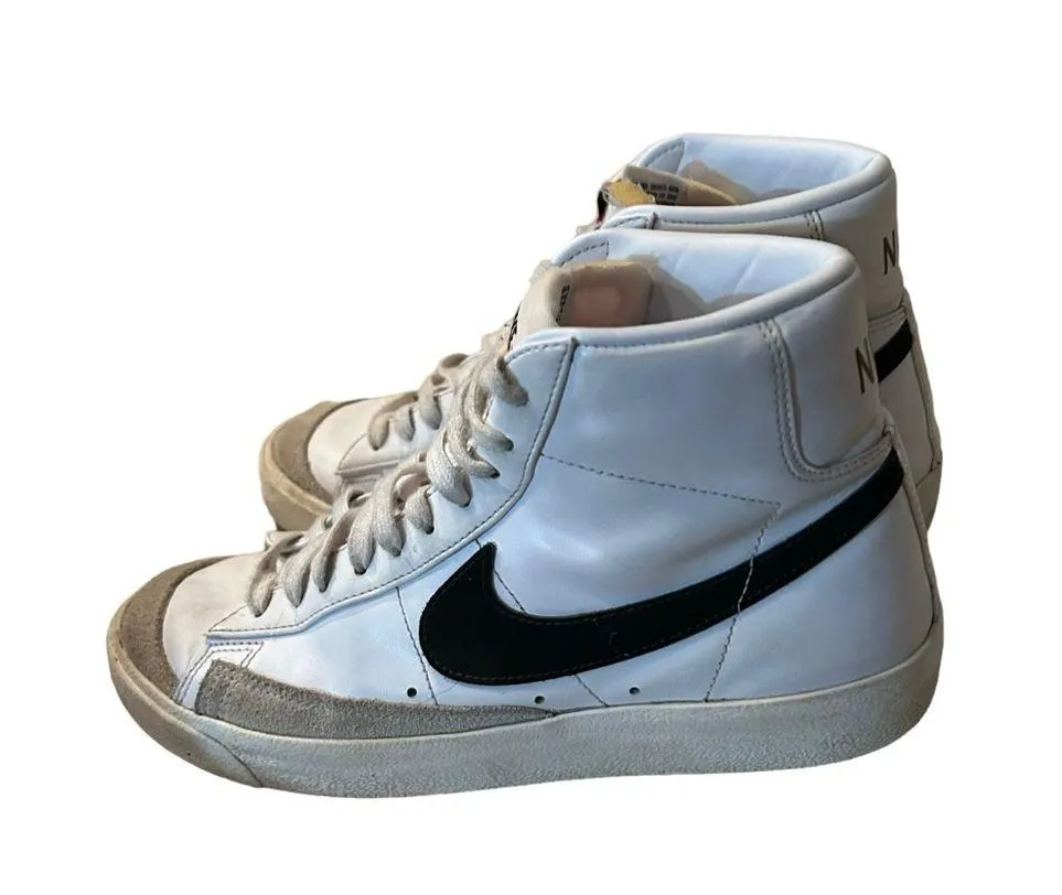 Blazer Mid ‘77 White With Black Swoosh Size 10 Sneakers. - Image 2