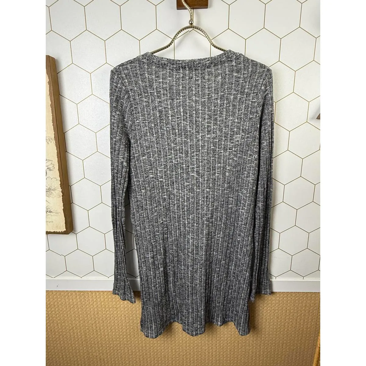 Deletta from Anthropologie Ribbed Split Hem Gray V-Neck Tunic - Size - Medium - Image 3