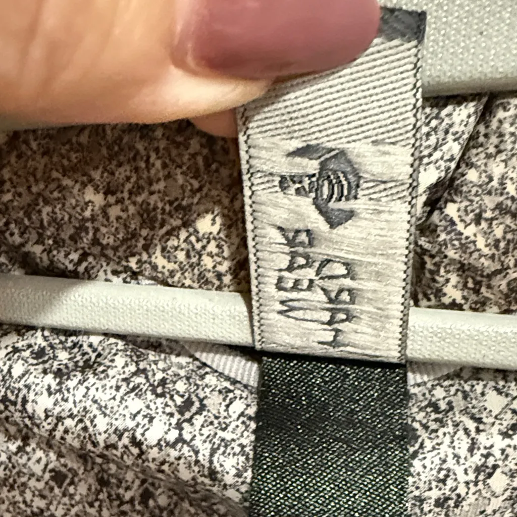 Mountain Hardwear Women's Silver Packable Jacket - Image 9