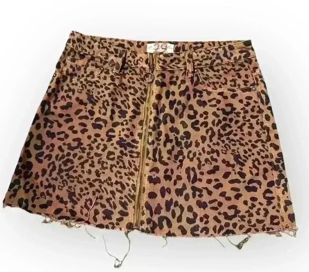 Free People Women's Zip It Up leopard Printed Mini Skirt size 29 waist - Image 4