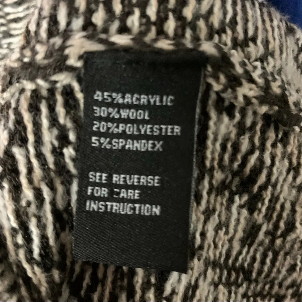 Boho Hooded Long Sweater Coat with Tassle Close Size XS - Image 3