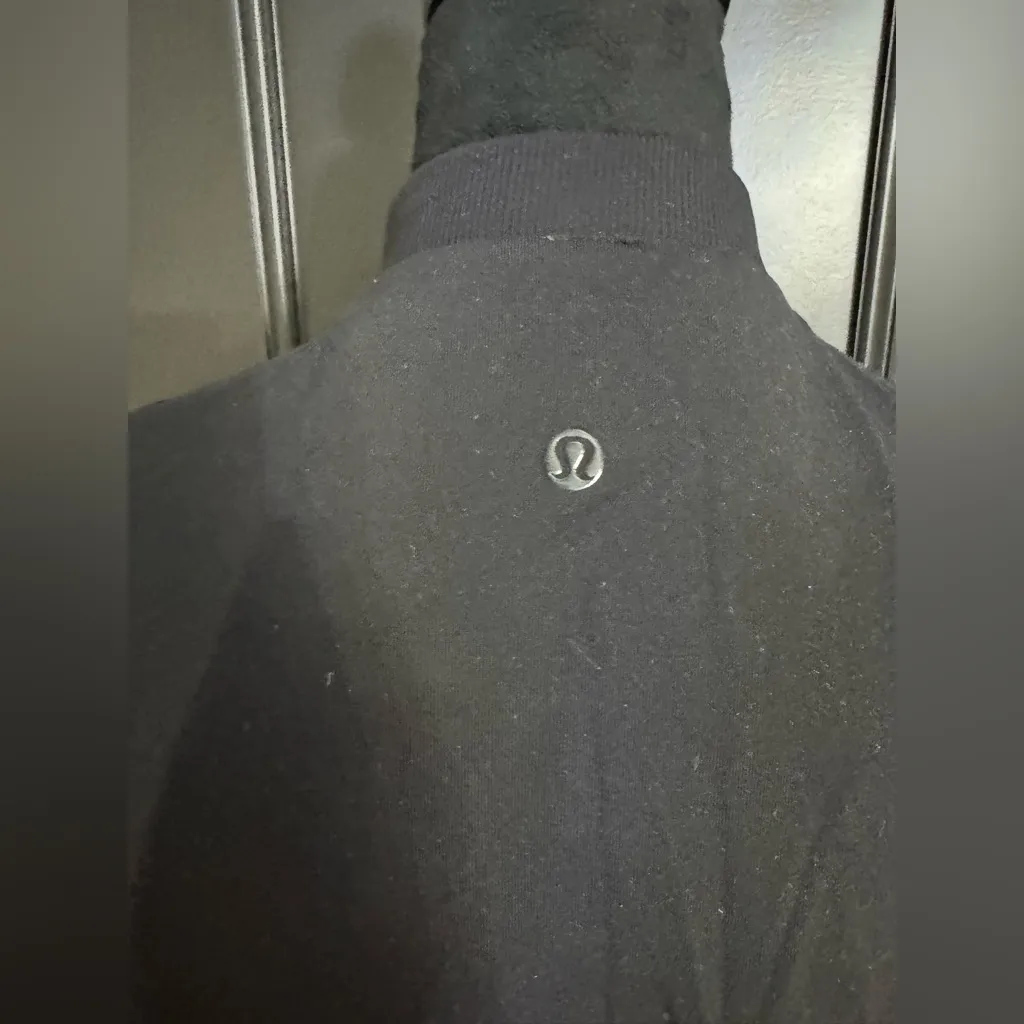 Lululemon Party Bomb Jacket
Garden Party Smooth Silver Multi / Black - Image 6