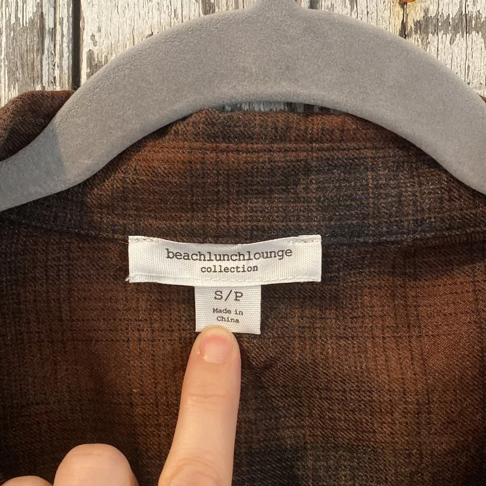 Beach lunch lounge brown black plaid button down top - Image 3