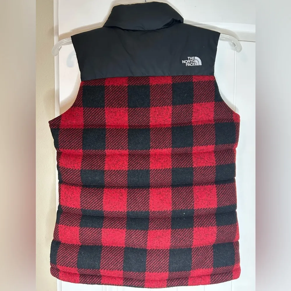 THE NORTH FACE WOMANS NUPTSE 700 RED PLAID BLACK DOWN PUFFER VEST Sz Sm - Image 4