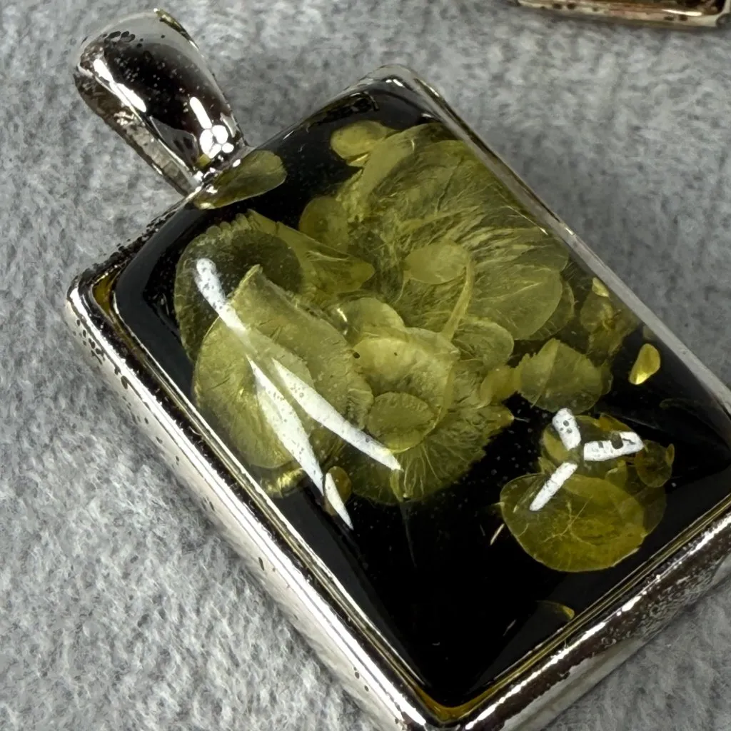 Floral Jewelry Pendant Pierced Earring Set Green Color Center Silver - Image 4