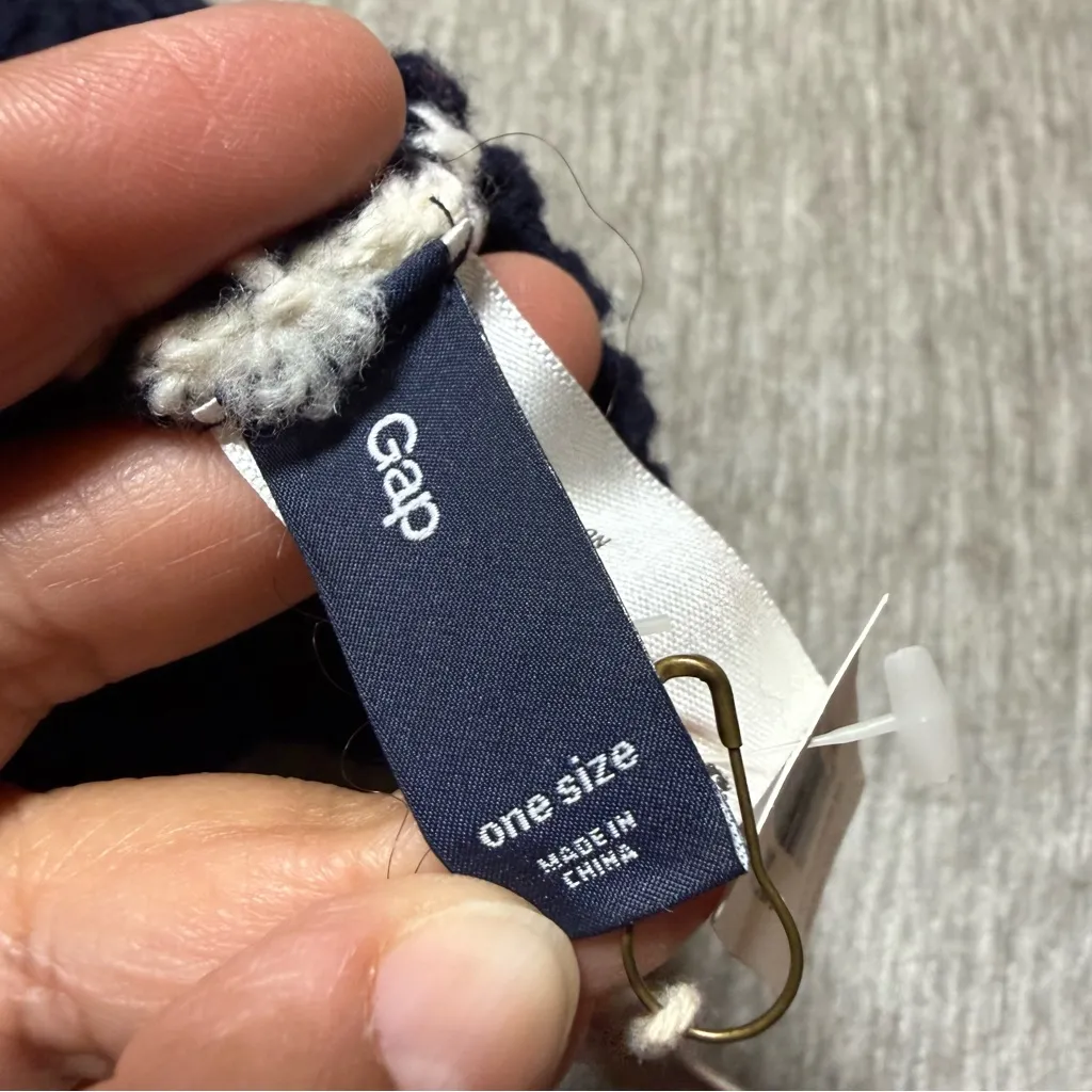 GAP Navy and Cream Knit Beanie Cashmere  blend - Image 3