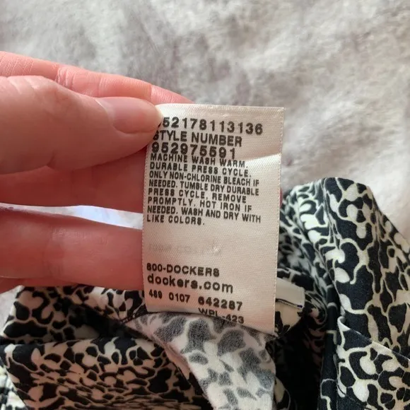 Dockers Women's Floral Print Button Down Blouse with Belt White Black - Size S - Image 4