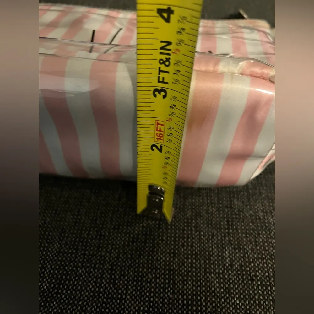 Victorias Secret Cosmetics Wash Toiletry Bag - Image 7